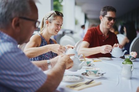 Buckingham Palace, St James Palace & Tea at Kensington Palace