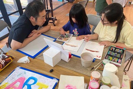 Kids Art Class at Art Tutor Hanoi (1.5 Hours)