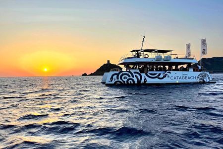 Catamaran Cruise - Bloodthirsty Islands Sunset