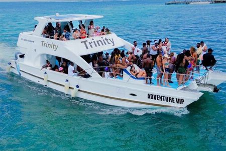 Hip hip Party Boat Experience with Reliable Transportation