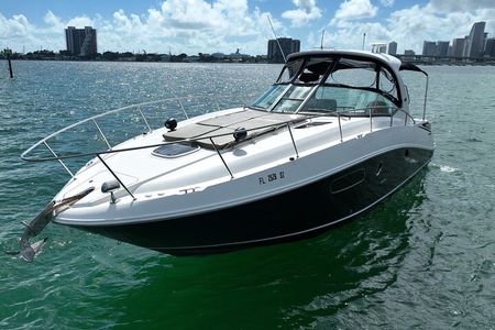 37 Ft Yacht Yacht for 2 or 4 hours, Bluetooth, In the Miami Bay