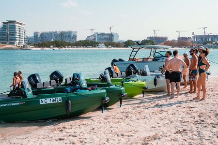 Abu Dhabi: Boat Self-Drive Yas Island Audio Tour Groups or Solo 