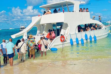 Punta cana Hip Hop Party Boat: Unlimited Drinks & DJ *Only Adults