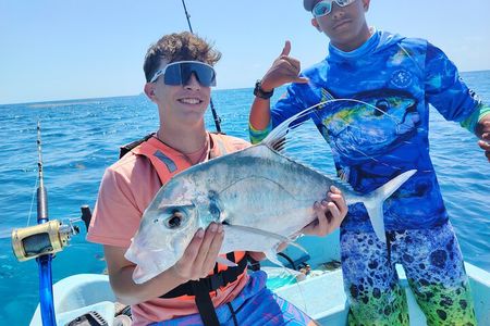 La Diosa Del Mar Fishing Charter in Costa Maya 6 hrs