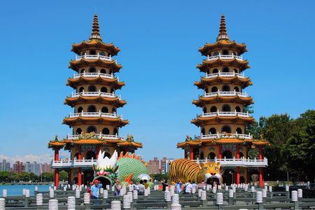 Classic Kaohsiung Day Tour: Fo Guang Shan x Lotus Pond x Pier-2