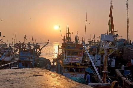 Mumbai Morning Tour —Train Ride, Market & Hidden Local Spots