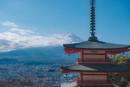 Mt. Fuji Scenic Tour: Lakes, Oshino Hakkai & Chureito PagodaTour