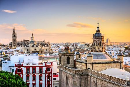 Cathedral of Seville English Guided Tour with Skip the Line & Access to Giralda 