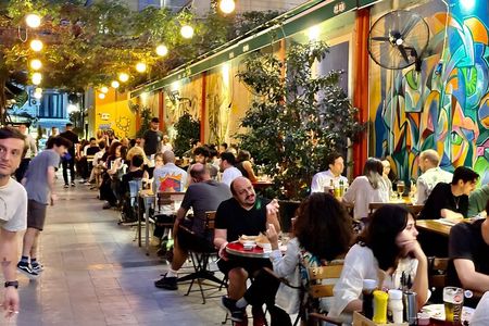 Istanbul Culinary Tour: Local Hotspots and Gourmet Street Foods 