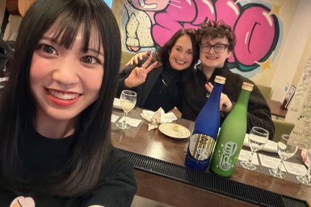 Experience of pairing sake tasting with snacks in Kyoto