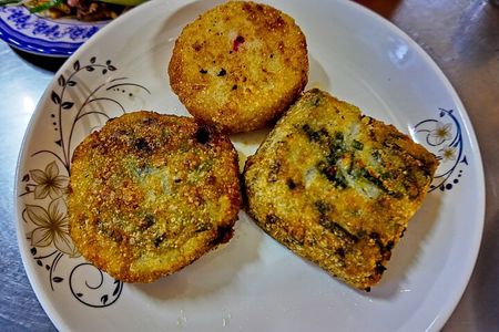 Local Food Tour Strolling with Destine