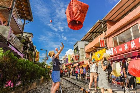 Jiufen, Shifen Waterfall, Houtong Cat Village & Sky Lantern Tour