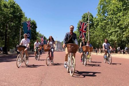 Private Royal London Bike Tour with pub & street art