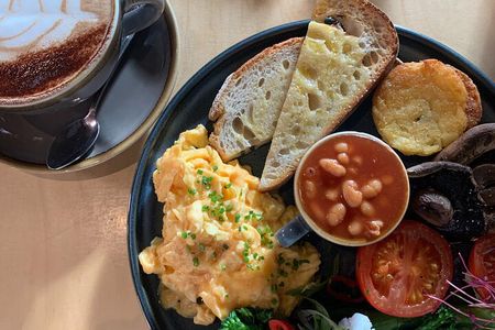 Manchester Food Tour with Full Meal and Drinks by Do Eat Better 