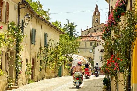 Private Vespa Tour "Alta Langa and Barolo, between hazelnuts and wine"