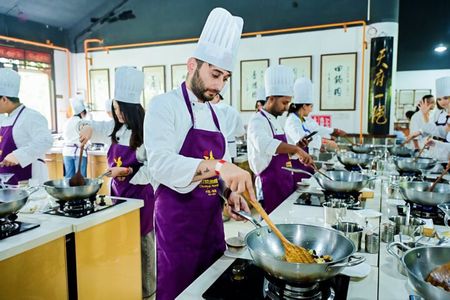 Chengdu Sichuan Cuisine Cooking Class and Savor Local Snacks