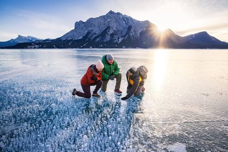 Abraham Lake Ice Bubble Tour - Local Guide! 