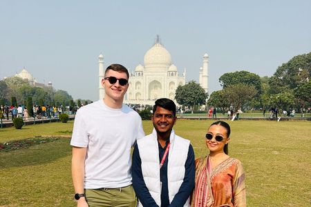 Sunrise Taj Mahal Tour From Delhi 
