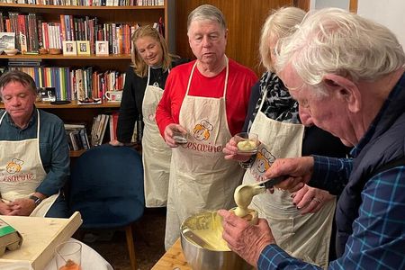 Venice: Food Walk and Homemade Pasta and Dessert Class