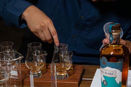 Make Your Own Rum: Tasting & Blending Workshop in Casco Viejo