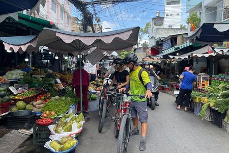 Saigon Local Market, Coffee and Historic Sites Bike Experience