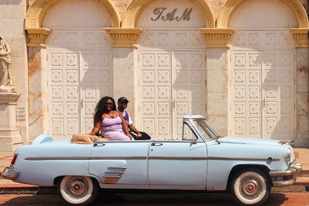 Cartagena Luxury Classic Car Tour + Bilingual Historian Guide