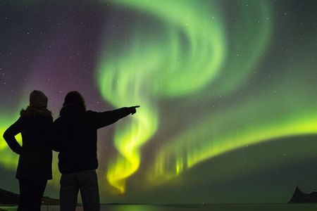 Northern Lights Tour: Cozy Night Adventure with Hot Chocolate