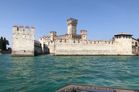 Lake Garda & Verona: Sirmione Private Cruise and Panoramic Views