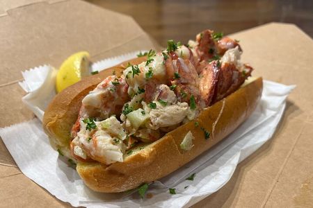 Boston Seafood Tour: A Taste of New England History