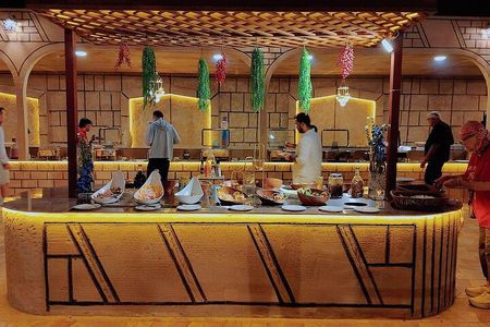 Dubai: Premium Safari with 4x4 Red Dunes 5* Buffet Dinner Shows 