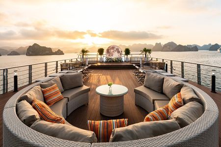 Hanoi: Hercules Grand Luxury Cruise with Buffet & Limousine