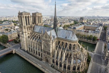 Notre-Dame Exterior Guided Tour with Scheduled Group Access