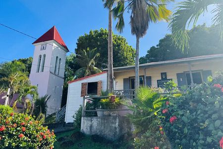 Walking Tour: Death in Paradise & Honoré Police Station Set Entry