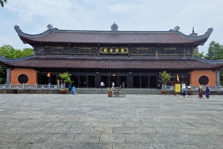 Bai Dinh - Trang An Full Day With Pagoda, Boat Trip And Mua Cave