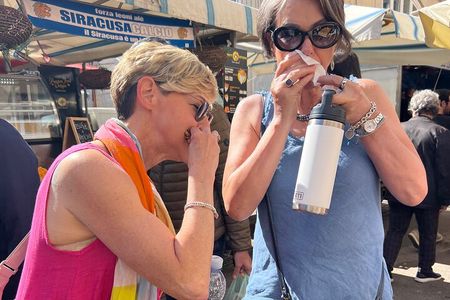 Guided tour of the Ortigia market and traditional cooking class