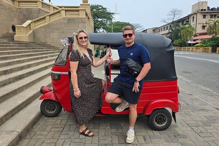 Explore Colombo Heritage and Cultural Temples Tour by Tuk Tuk 