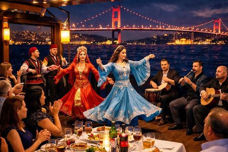 Bosphorus Night Cruise: Dinner, Drinks & Hotel Pickup