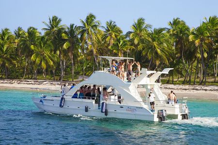 Private Boat Tour from Punta Cana with Drinks and Transportation