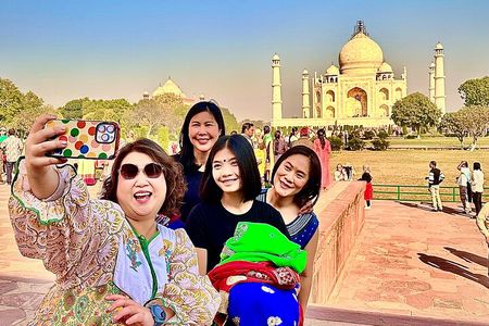 Luxury Same Day Taj Mahal Tour from Delhi by Superfast Train