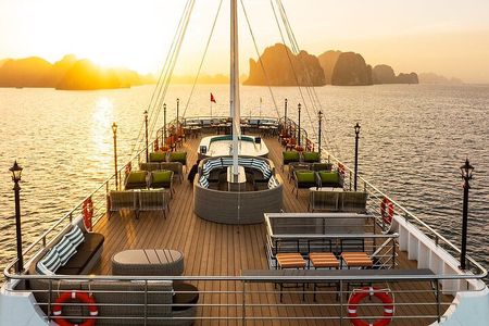 Ha Long: Luxury Day Cruise with Jacuzzi, Kayaking, Swimming