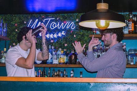 Shake, Mix & Sip: Cocktail Workshop in Old Nice