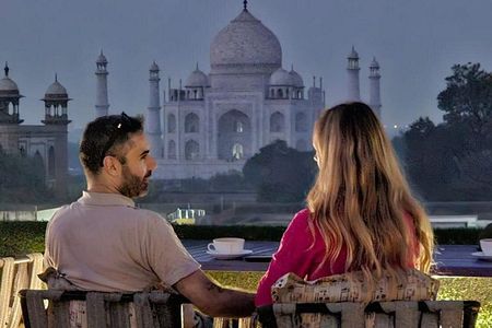 From Delhi: Taj Mahal and Agra Tour by Gatimaan Express Train