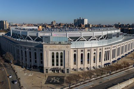 VIP Contrast Tour in New York City: English/Spanish