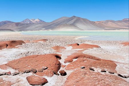 Tour of the Red Stones and High Plains in the Andes
