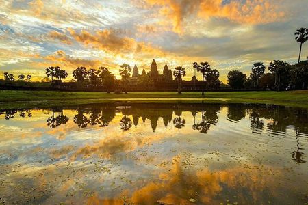 Angkor Wat Sunrise or Sunset Tour with Experienced Guide