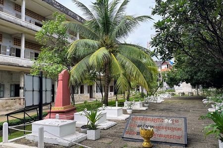 Phnom Penh Remembrance & Resilience Tour: S21 & Killing Fields