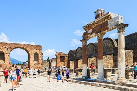 Pompeii and Herculaneum Tour from Sorrento with Tickets and Lunch