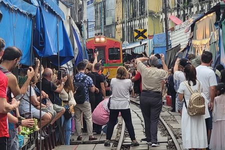 Private Tour to Railway Market and Floating Market