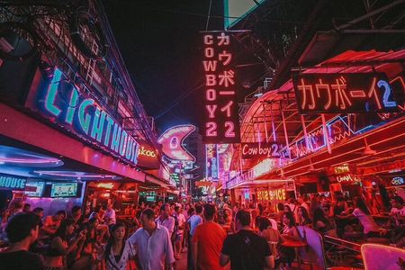 Bangkok night crawl: Rooftops, Soi Cowboy, Bar, Club & Go Go‘s