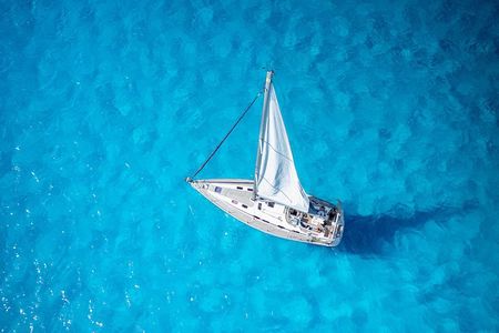 Cagliari: Mari Pintau Sailing Trip with Lunch & Snorkeling
